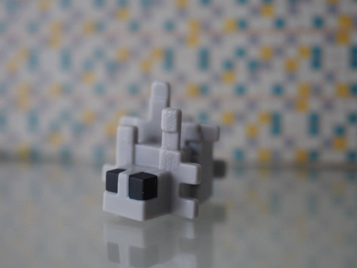 【Minecraft Mini-Figures Silver Fish マインクラフト ミニフィギュア シルバーフィッシュ】_画像1