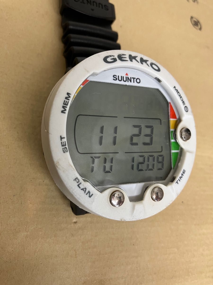 suunto GEKKO ダイビングコンピュータ 中古 ホワイト