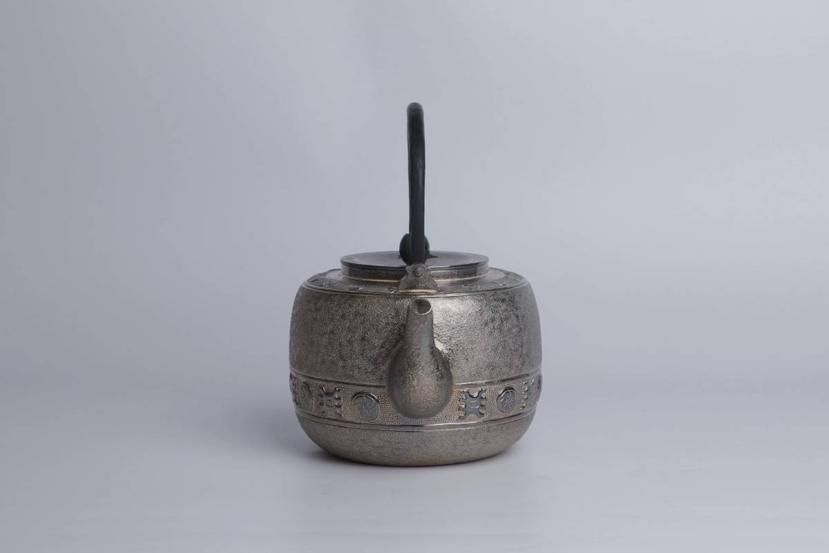 純銀保証 蔵六居造 玉摘 青銅器紋 湯沸 銀瓶 時代物 古美術品 煎茶道具_画像2