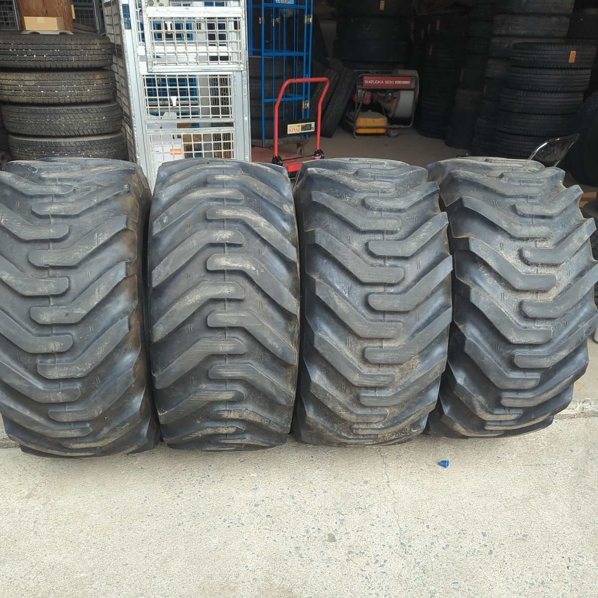 タイヤショベル ホイールローダー TOYO 15.5/60-18 8PLY 4本 7.5分山