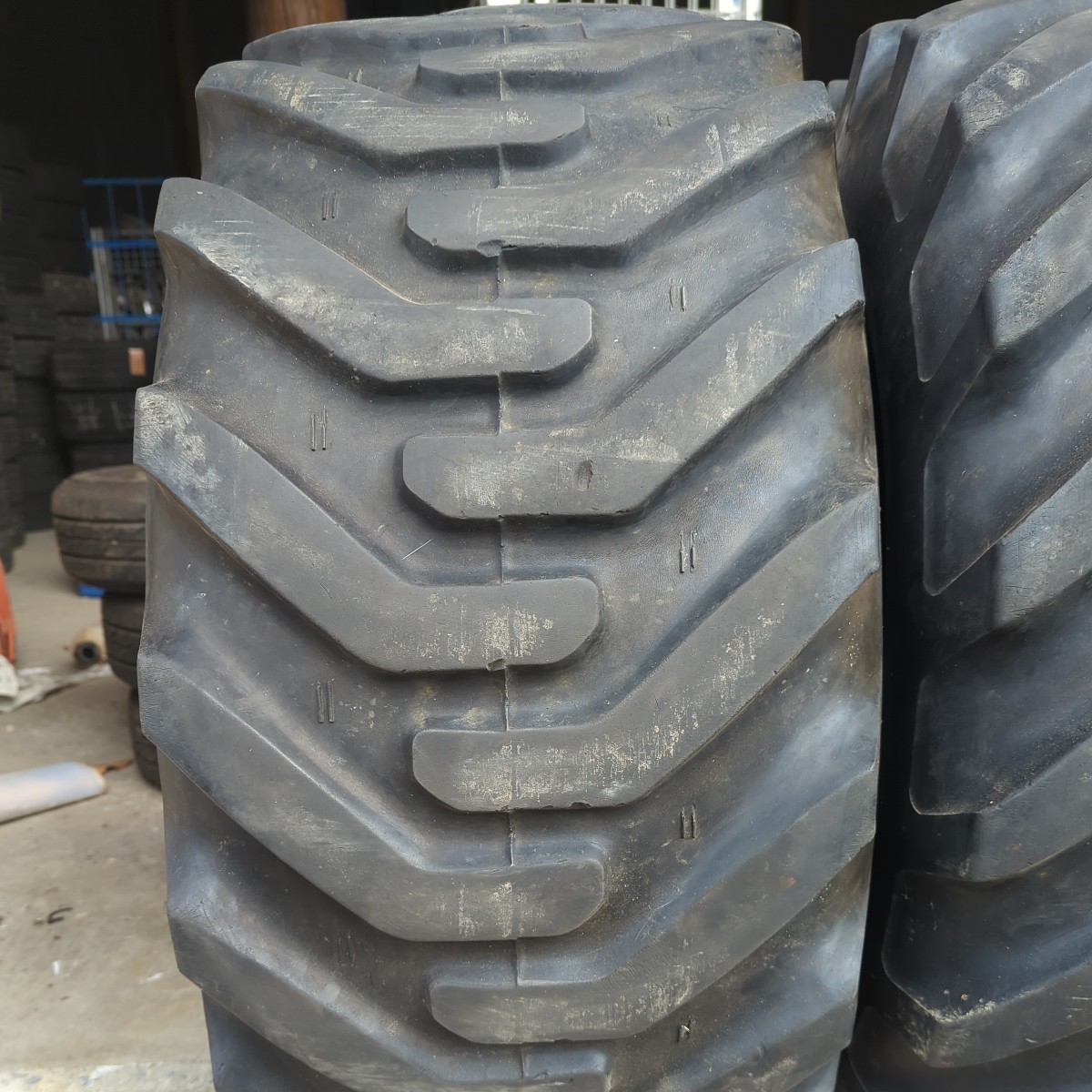 タイヤショベル ホイールローダー TOYO 15.5/60-18 8PLY 4本 7.5分山