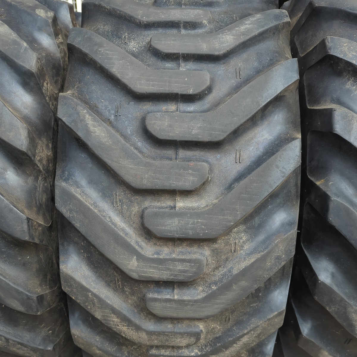 タイヤショベル ホイールローダー TOYO 15.5/60-18 8PLY 4本 7.5分山