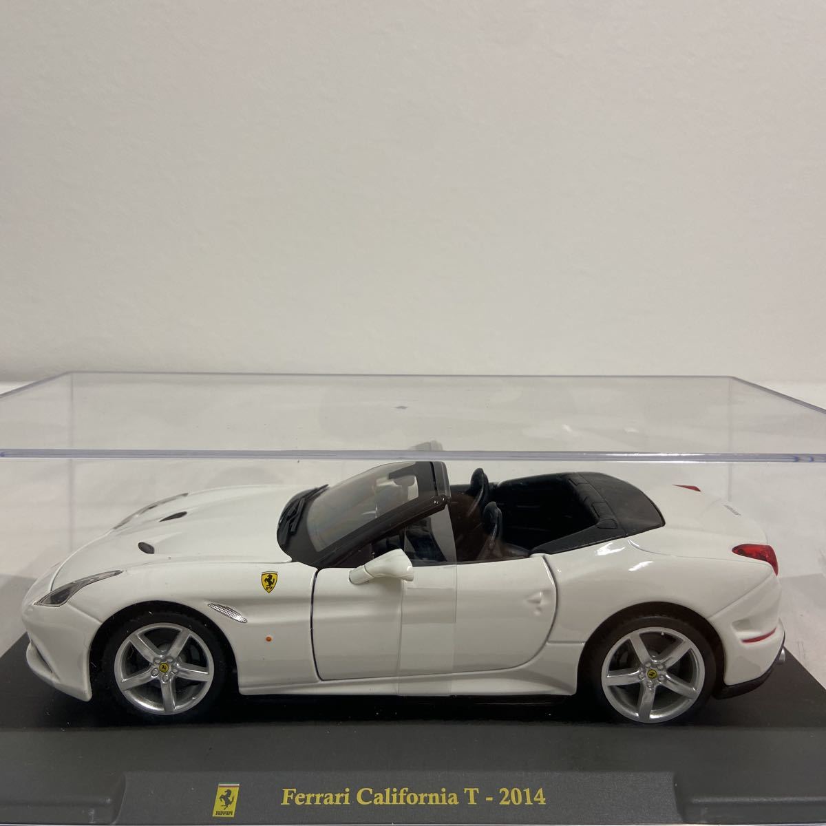 デアゴスティーニ レ・グランディ・フェラーリコレクション 1/24 #9 Ferrari California T 2014年 カリフォルニア 完成品 ミニカー_画像3