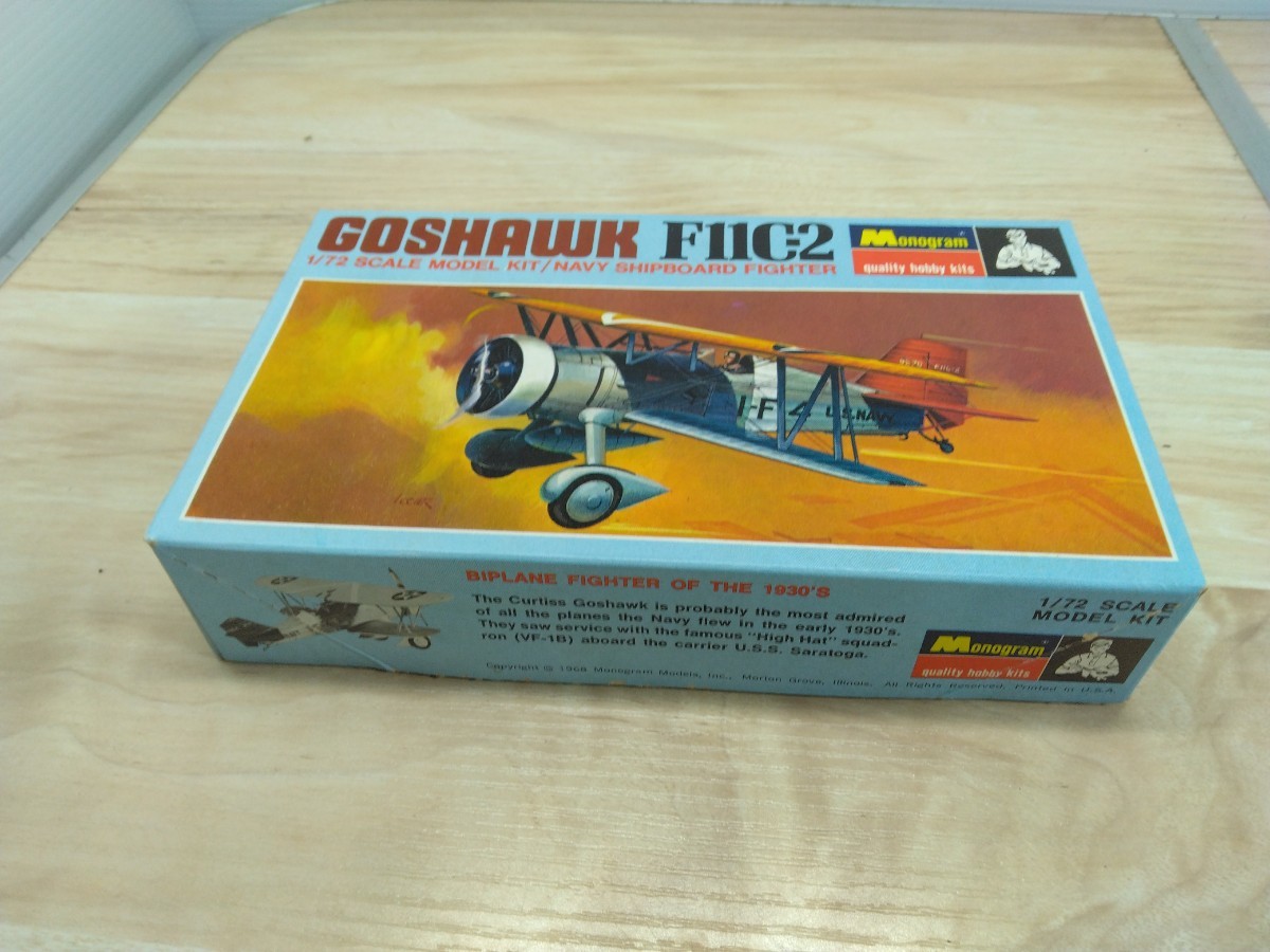 当時物　レトロ　プラモデル　未組立　GOSHAWK F11C-2 1/72SCALE MODEL KIT NAVY SHIPBOARD FIGHTER ヴィンテージ　おもちゃ　Monogram R_画像1