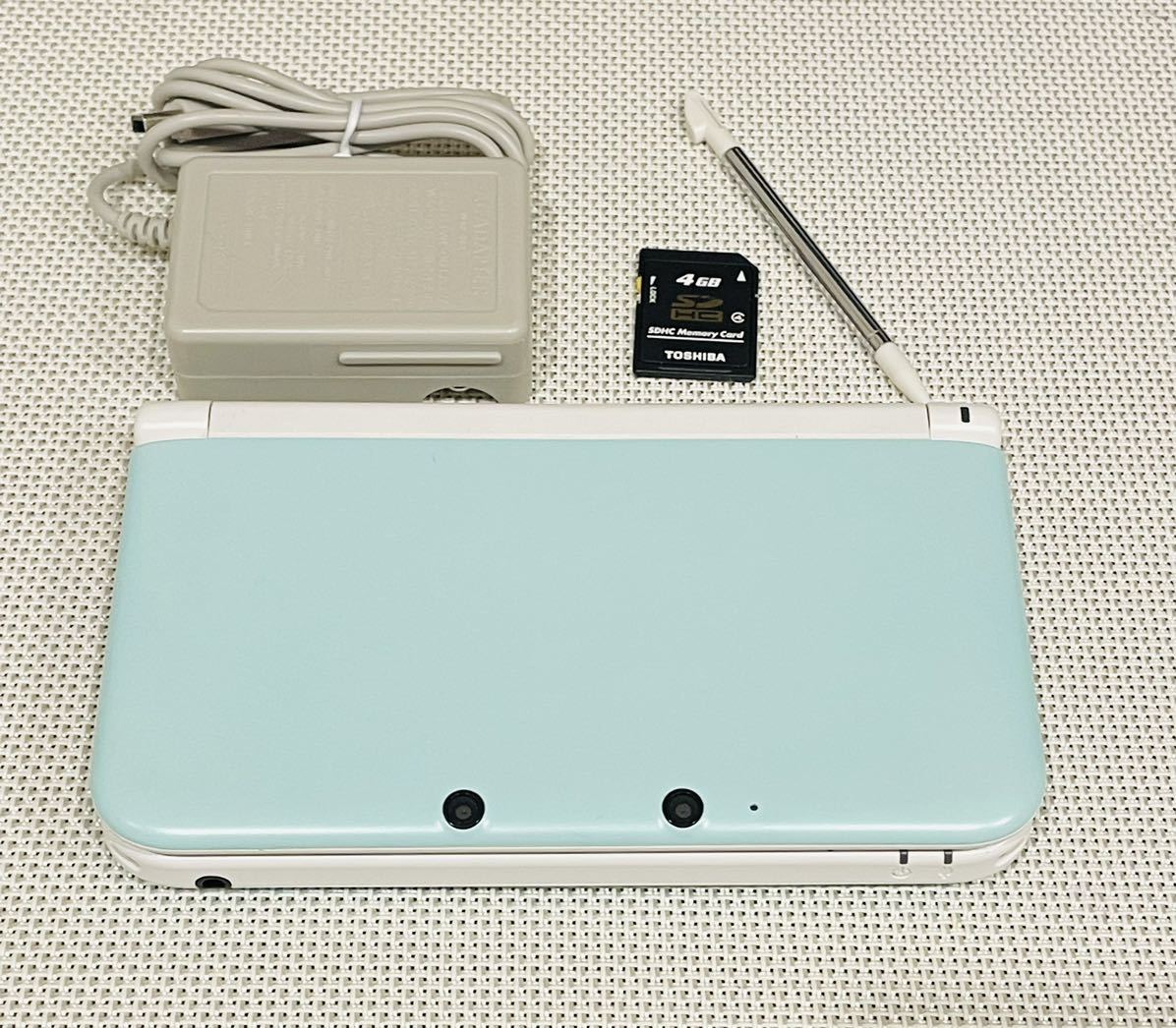 ニンテンドー3DS LL ミントホワイト　本体動作品　送料無料　付属品付き　Nintendo 3DS LL 任天堂