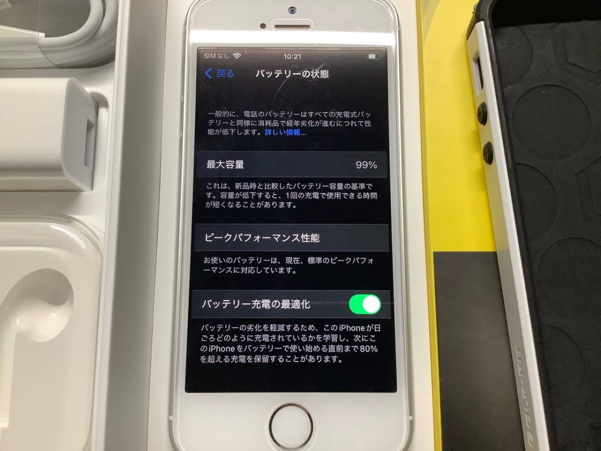 【中古】Apple iPhone SE（1st）128GB au版（UQ購入）シルバー SIMロック解除済み Appleエクスプレスサービスバッテリー交換済み_画像2