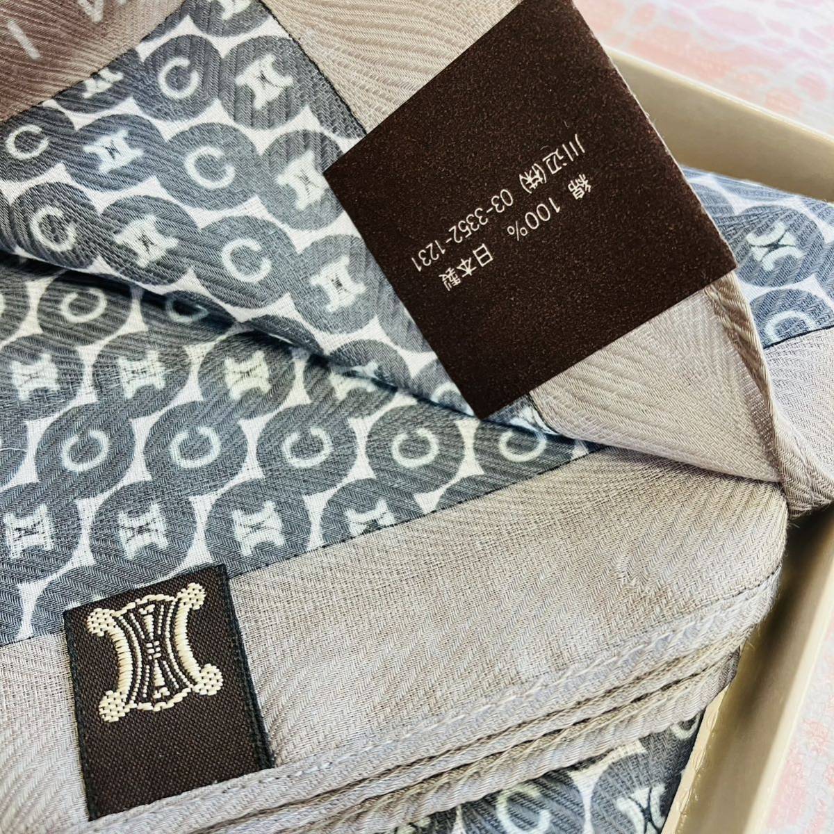 人気柄】新品/CELINE/大判ハンカチ/正規品/綿100%/未使用/即決 人気柄】新品/CELINE/大判ハンカチ/正規品/綿100%/未使用/即決