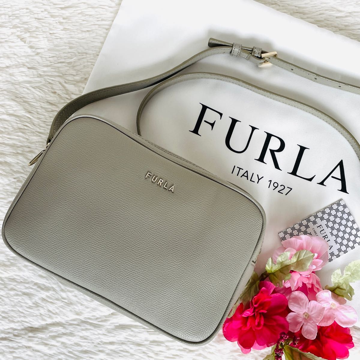 極美品★FURLA フルラ リリー カメラバッグ グレージュ ダブルジップ ショルダーバッグ ポシェット レザー ダブルファスナー