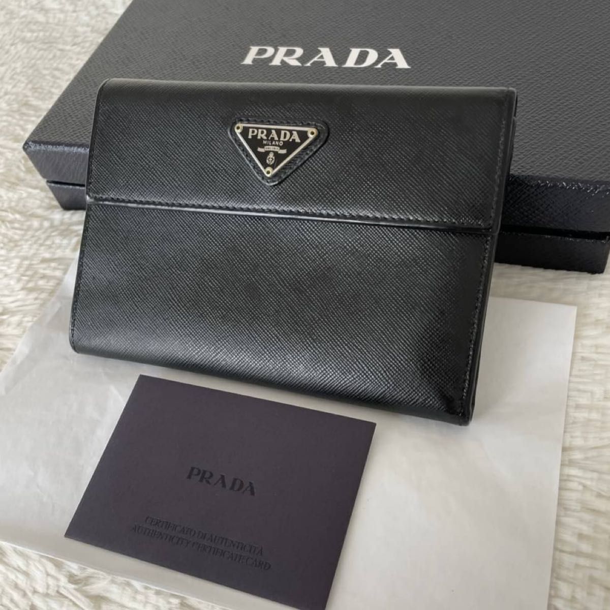 美品 プラダ PRADA サフィアーノレザー 折り財布 三角ロゴ ブラック 黒