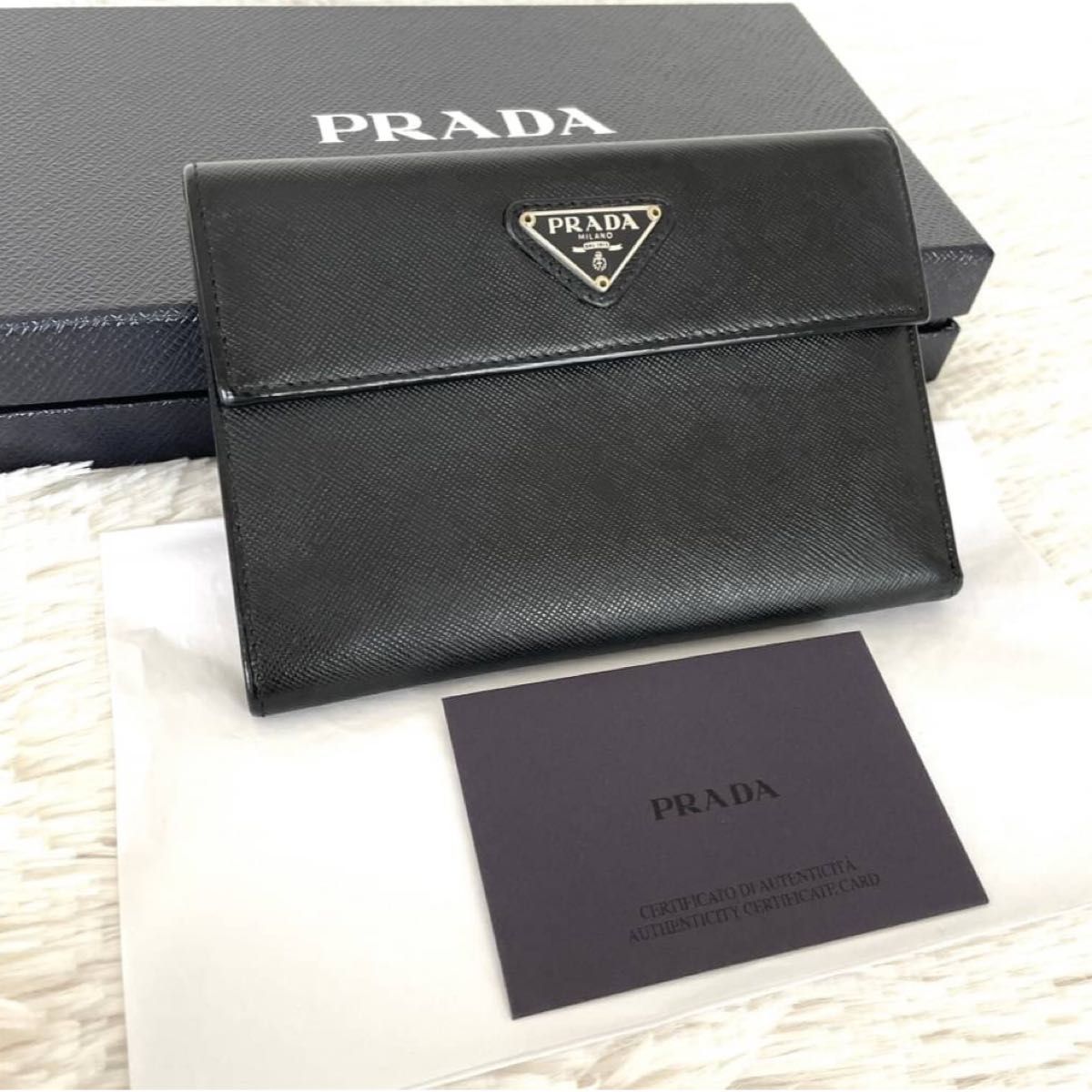 美品 プラダ PRADA サフィアーノレザー 折り財布 三角ロゴ ブラック 黒