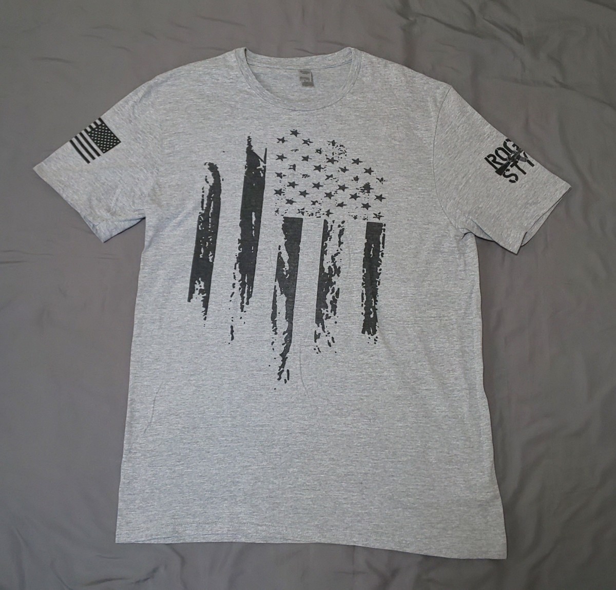 US古着 ROGUE STYLE AMERICAN Distressed Flag Tシャツ サイズLの画像1