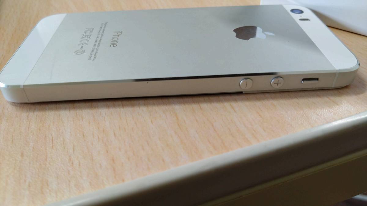 ME336J/A　iPhone5s,Silver,32GB　ドコモ　中古SIM別_画像4