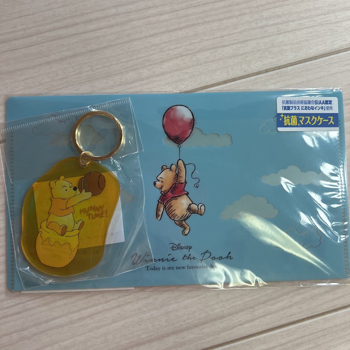 * free shipping * new goods unopened * towel art gallery Winnie The Pooh key holder mask case set!