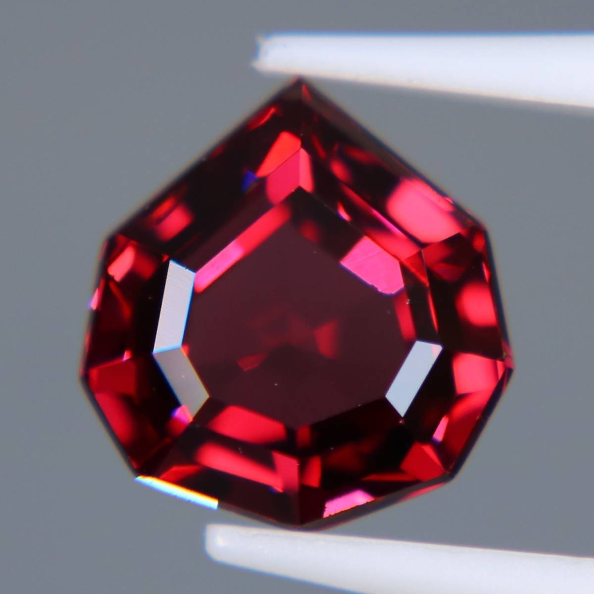 高質で安価 天然スフェーン 2.78ct【Z732】ルース その他