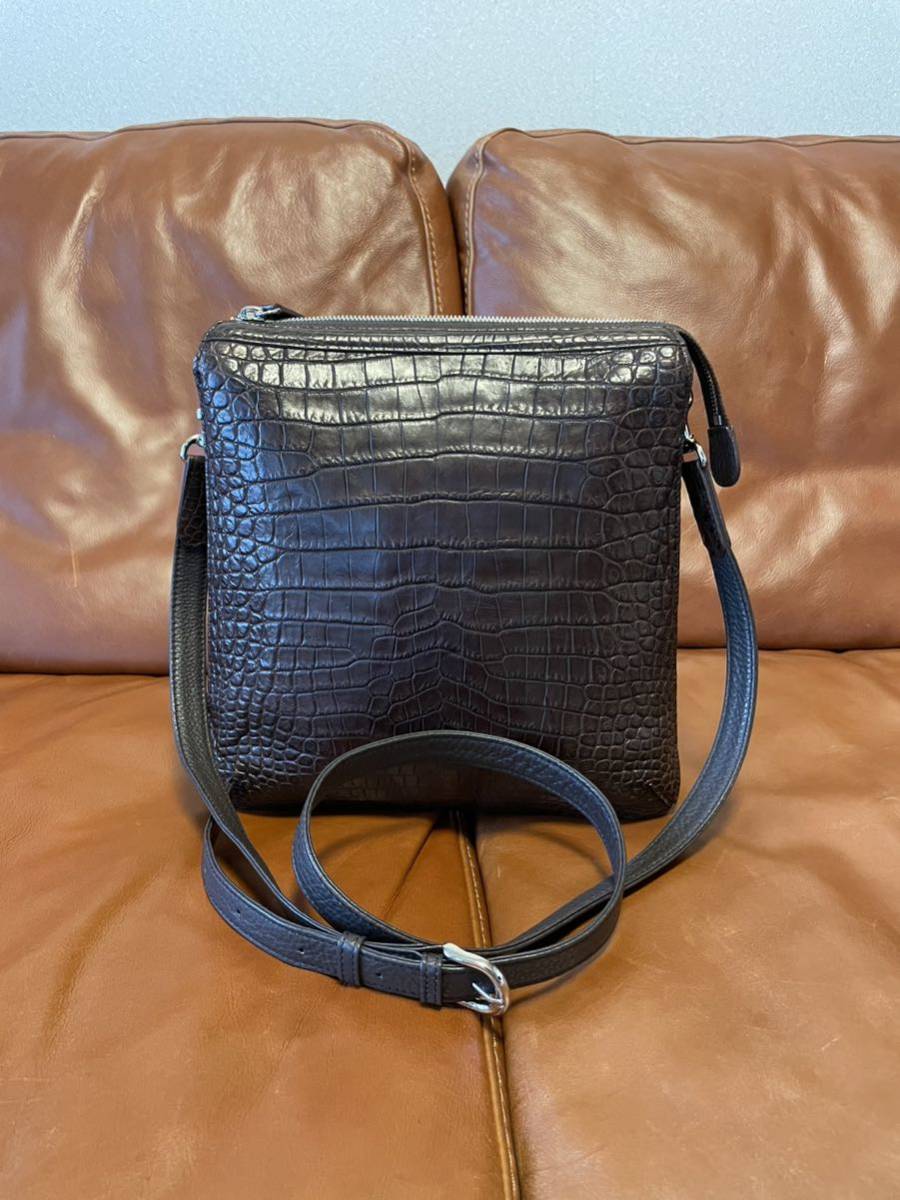  value price * beautiful goods * crocodile shoulder bag Brown 