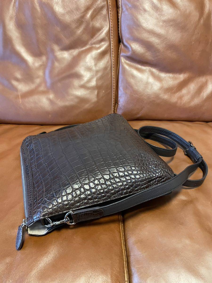  value price * beautiful goods * crocodile shoulder bag Brown 