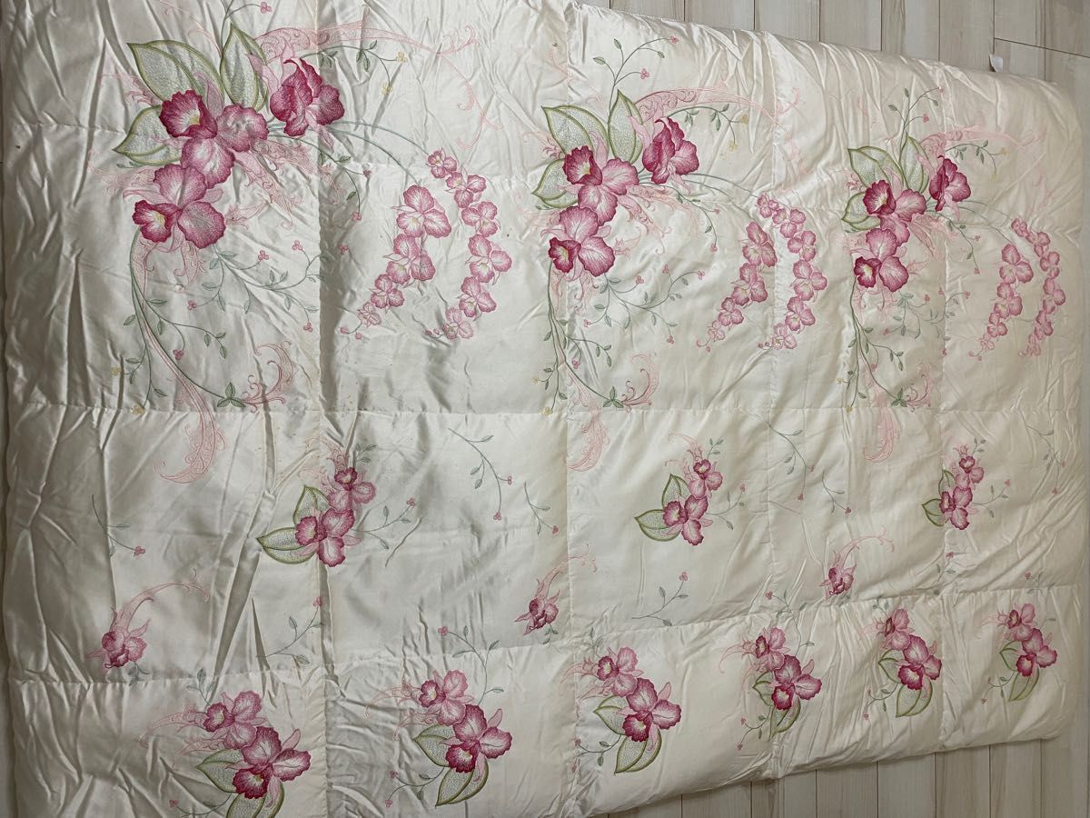 丸八真綿 シルク刺繍 冬の掛け布団 シングルサイズ 新品カバー付 丸八真綿 シルク刺繍 冬の掛け布団 シングルサイズ 新品カバー付