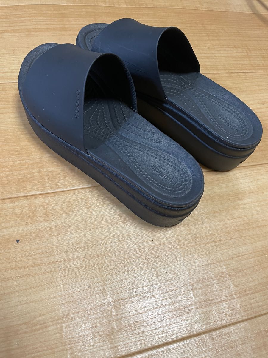 値下げ不可！crocs クロックス厚底サンダル　W6