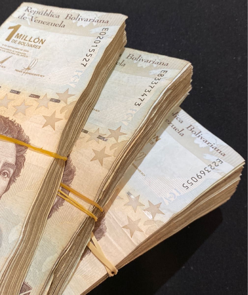 ベネズエラボリバル100万紙幣 100枚 x3セット|PayPayフリマ