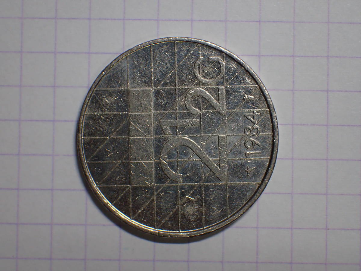 オランダ王国 ２1/2 ガルデン (2.5 NLG)ニッケル貨 1984年 254 コイン 世界の硬貨 解説付き_画像2