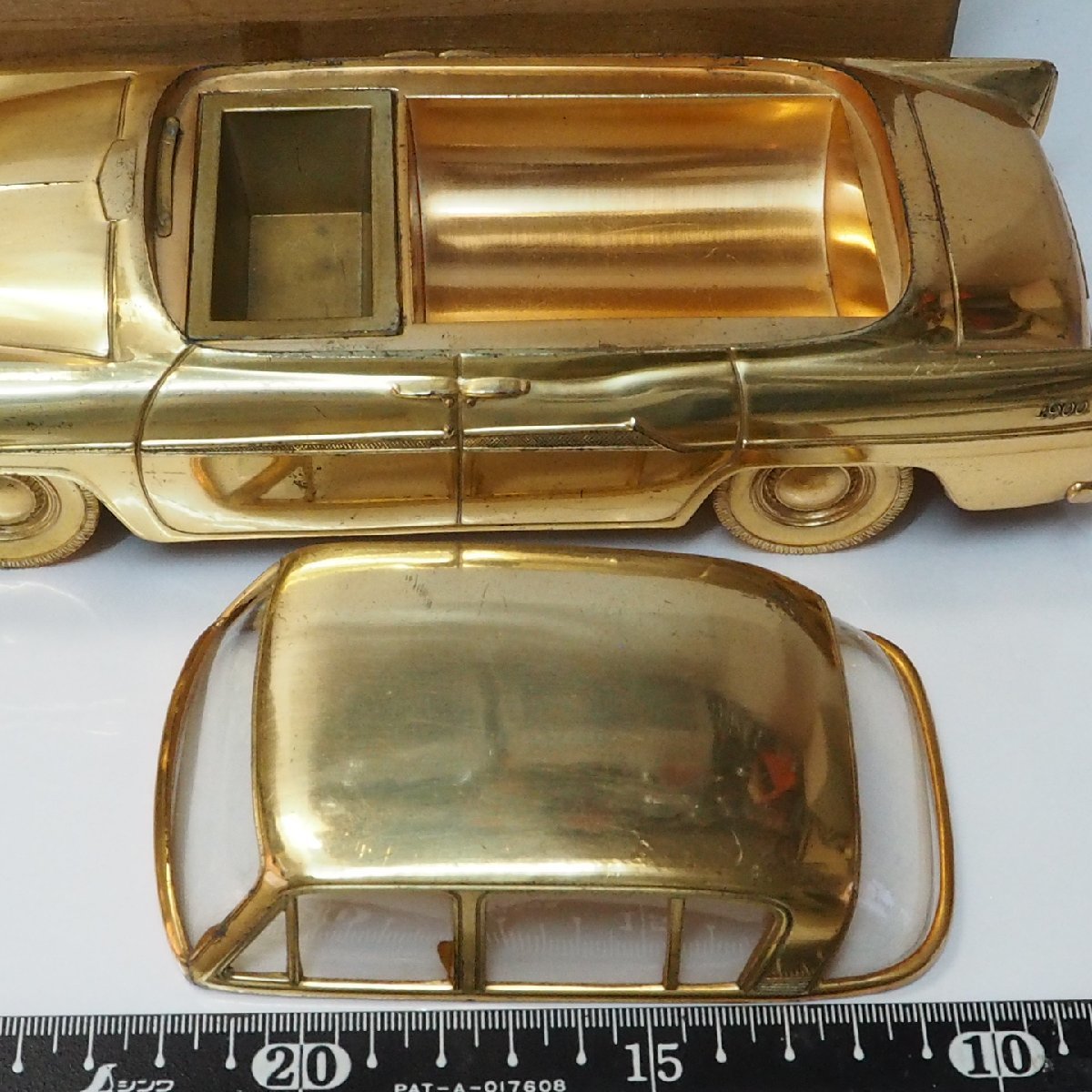  dealer [ first generation Toyopet Crown 1900 Deluxe music box defect ] cigarette case made of metal cigar case ashtray TOYOTA Toyota [ tree box attaching ]0744