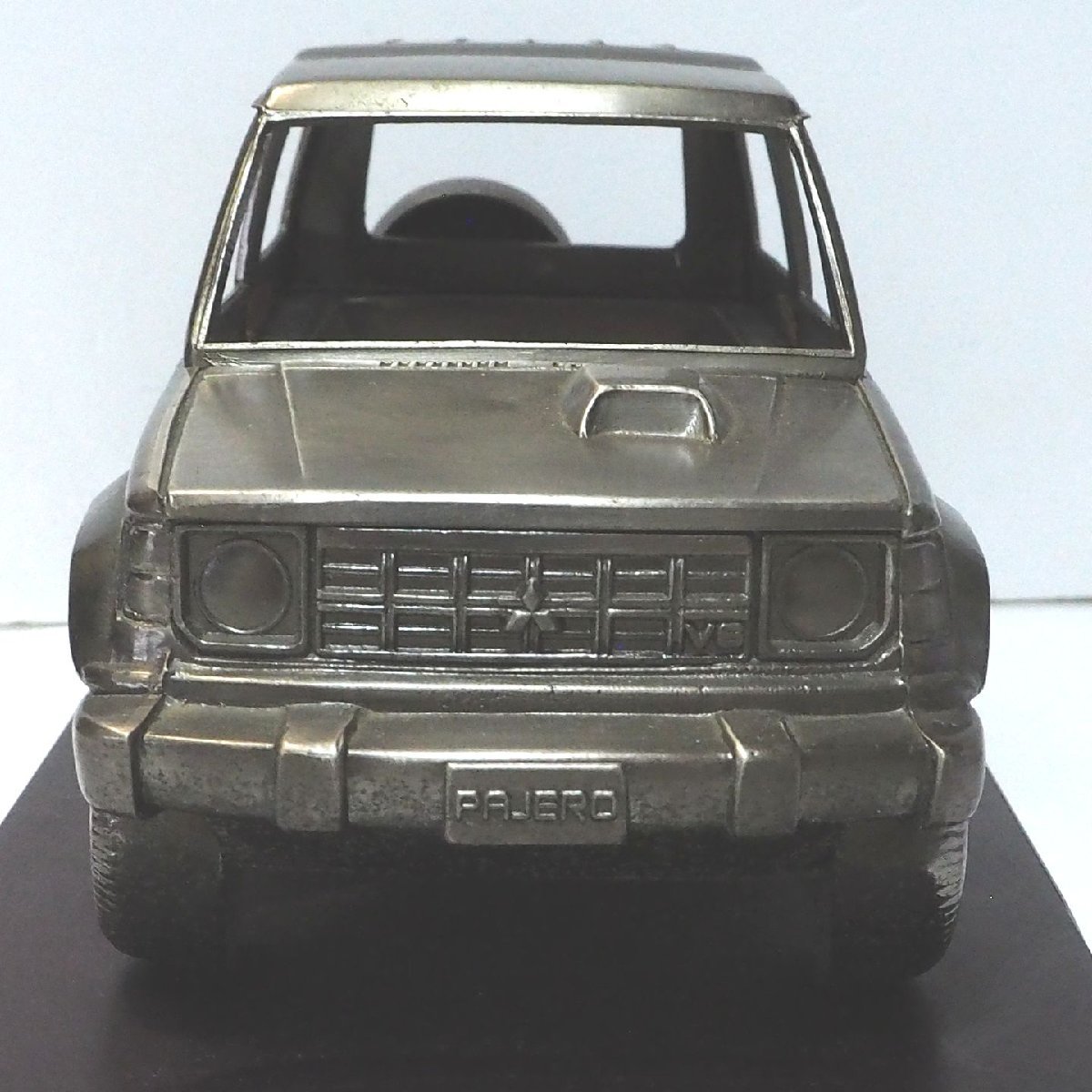  Orient industry [ Pajero production 50 ten thousand pcs achievement memory Mitsubishi PAJERO MMC window missing Heisei era origin year 11 month ] pedestal attaching cigarette case made of metal cigar case [ box less ]0776