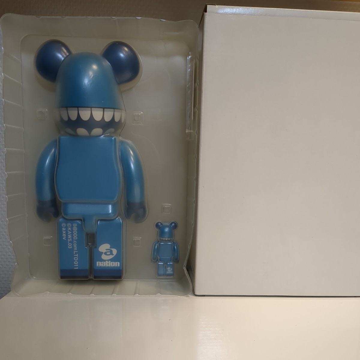 ベアブリック KAWS a-nation メディコムトイ BE@RBRICK カウズ OriginalFake オリジナルフェイク BAPE　完備品　美品　箱潰れ多少あり_画像2