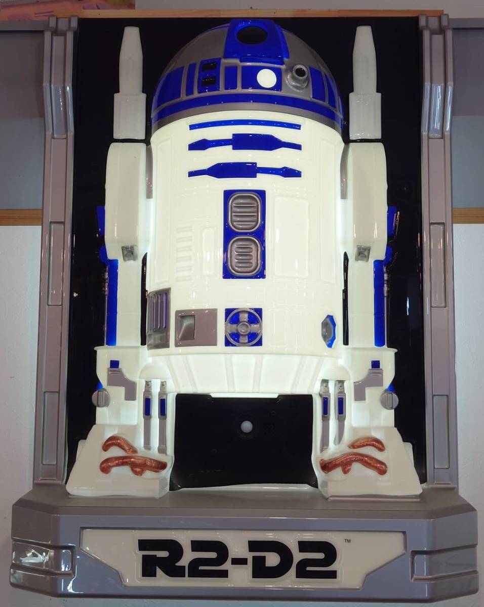 3Dウォールフィギュア スター・ウォーズ １/１ R2-D2 等身大R2-D2
