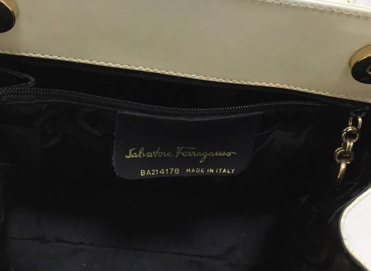 no16824 Salvatore Ferragamo サルヴァトーレフェラガモ イタリア製 ヴァラ エナメル ハンド トート バッグ の画像9