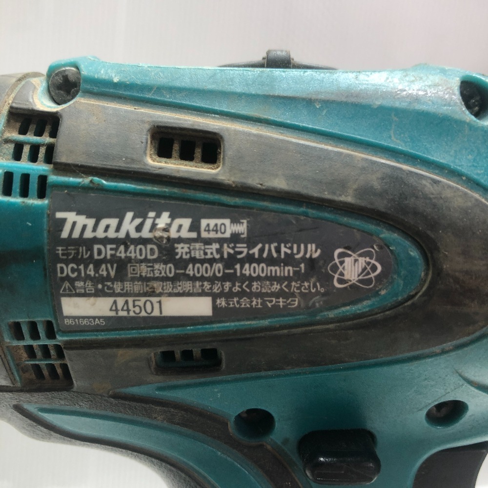 ◇◇ MAKITA マキタ 充電式ドライバドリル 14.4v 充電器・充電池2個・ケース付 DF440D グリーン 傷や汚れあり_画像3