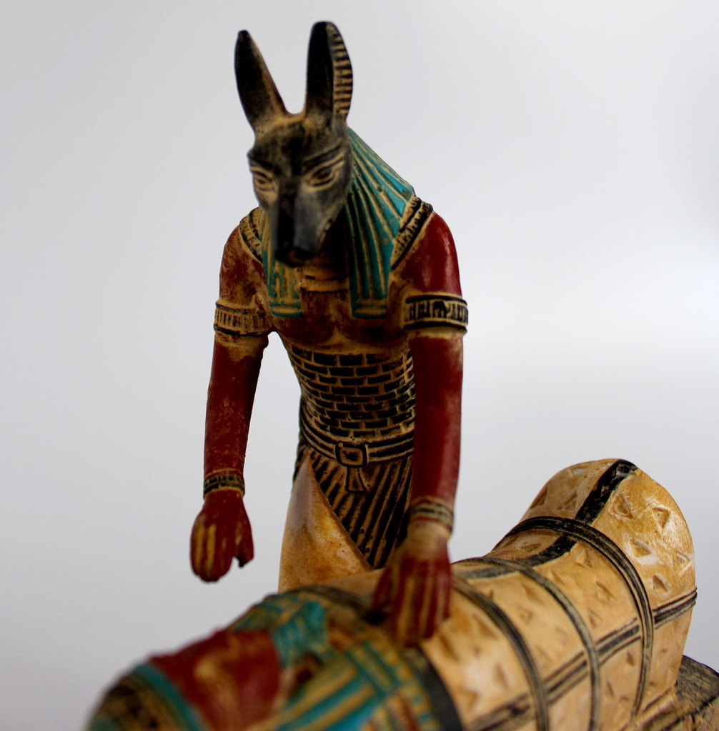 古代エジプトの彫像 死後の神アヌビス ツタンカーメン王のミイラ 古代エジプトの彫像 死後の神アヌビス ツタンカーメン王のミイラ