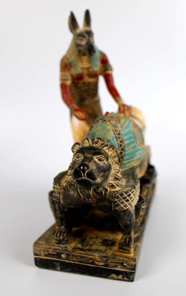 古代エジプトの彫像 死後の神アヌビス ツタンカーメン王のミイラ 古代エジプトの彫像 死後の神アヌビス ツタンカーメン王のミイラ