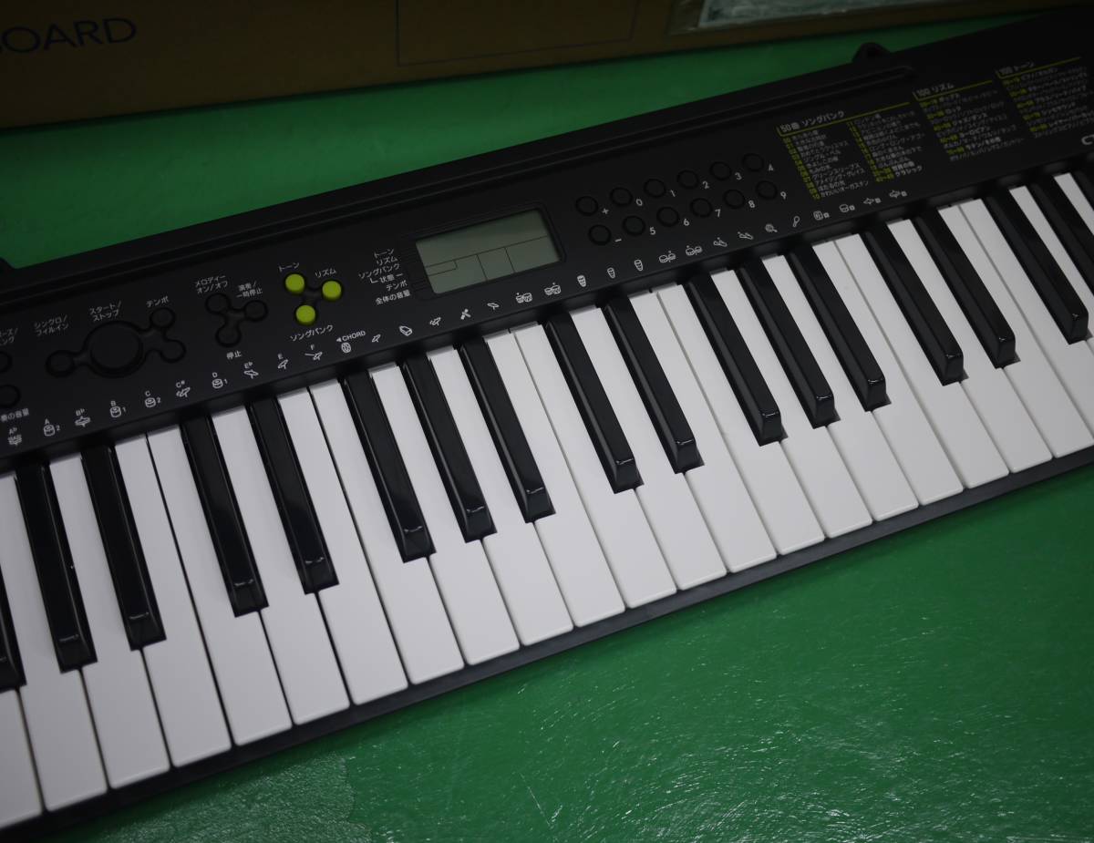 極美品 CASIO カシオ 電子キーボード Casiotone CTK-240 電子ピアノ スリム＆コンパクト 49鍵盤 100音色 100リズム 2電源対応_画像3