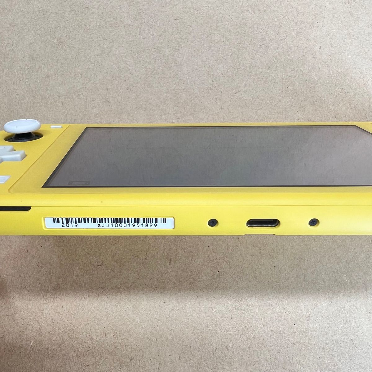 Switch》スイッチライト イエロー 2019年製造《スティック新品 Switch》スイッチライト イエロー 2019年製造《スティック新品