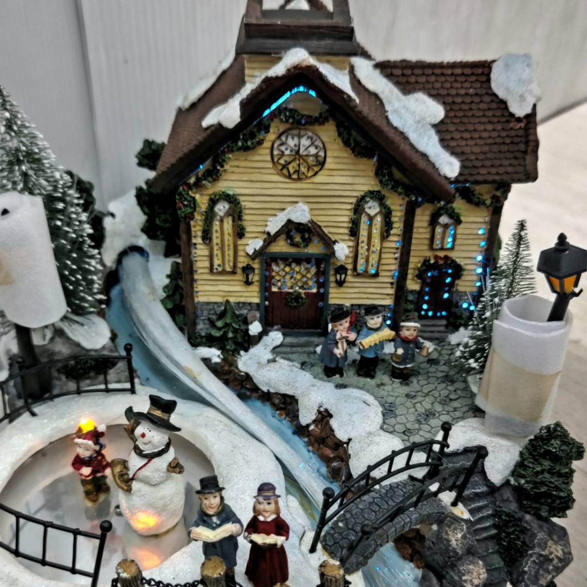 送料無料S78693 ドールハウス オブジェ ミニチュアハウス　LEDデコレーション　クリスマス　オルゴール　雪だるま　置物　良品_画像5