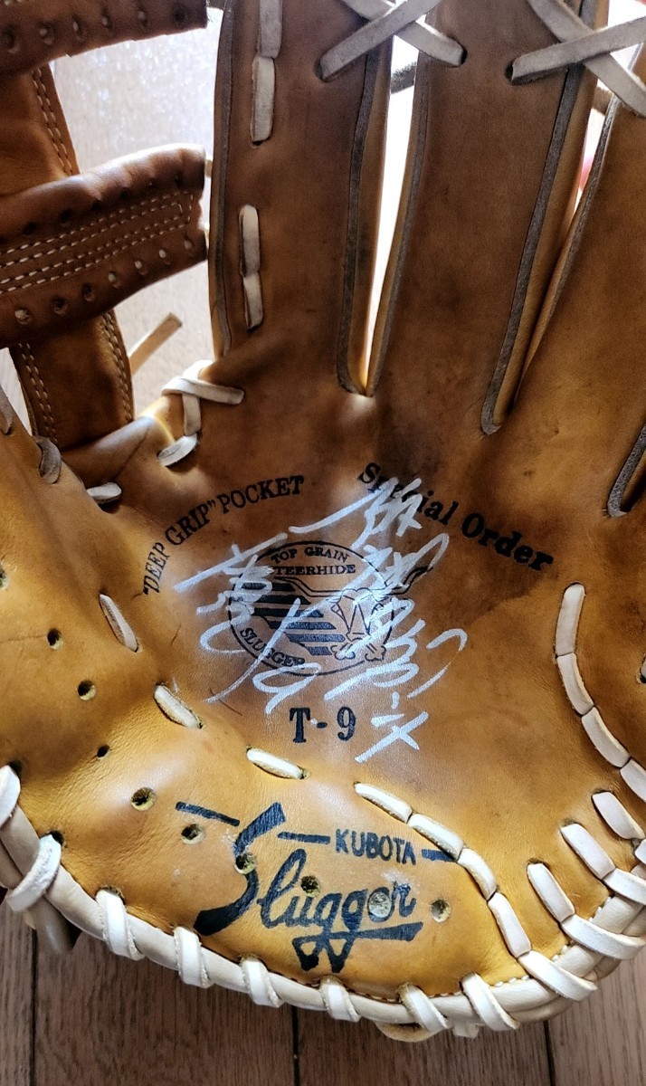  Hanshin Tigers 9 глициния книга@.. игрок с автографом реальное использование перчатка предметы снабжения перчатка 