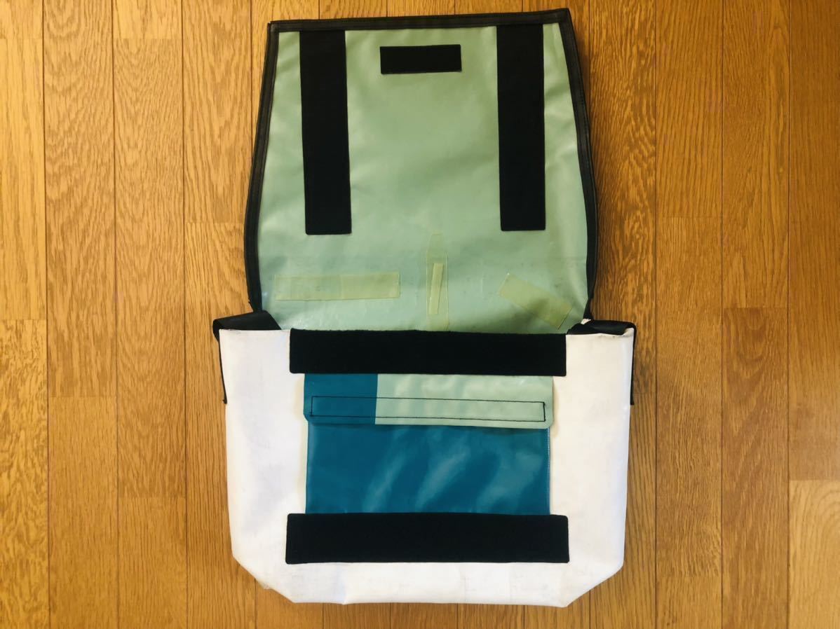 [ records out of production * rare *]FREITAG / F12 DRAGNET0 in dust real green / INDUSTRIAL GREEN0 wing li0F buckle 0ID card equipped 0MESSENGER BAG