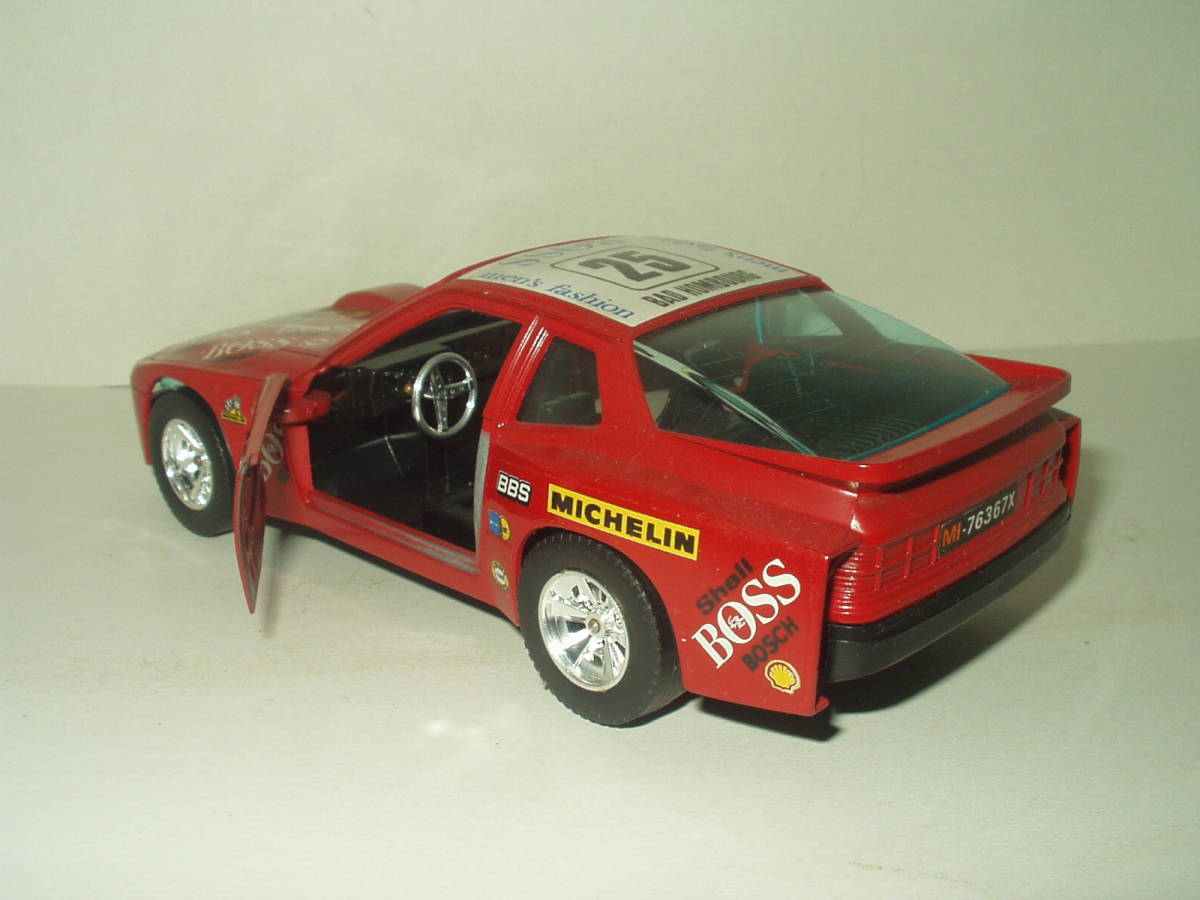 bburago Made in Italy Porsche 924 Turbo GR.2 #25 BOSS / イタリア製ブラーゴ ポルシェ 924 ターボ グループ2 ( 1:24 ) ボス_画像4