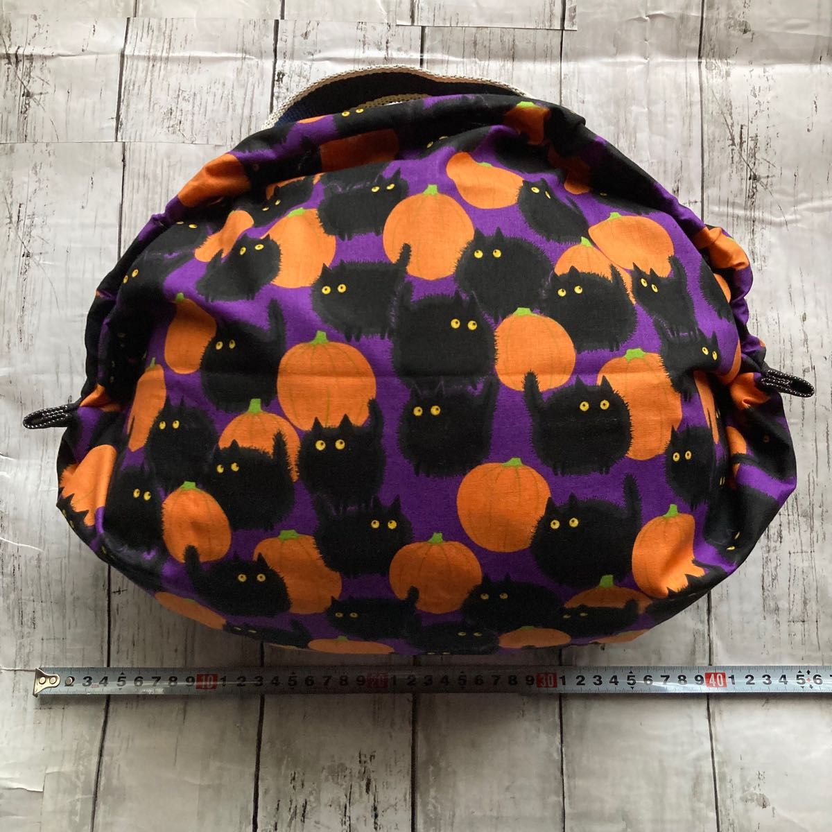 【感謝SALE】 6 折りたたみ エコバッグ （小 ）アレキサンダーヘンリー 買物袋 シュパット風 黒猫　かぼちゃ