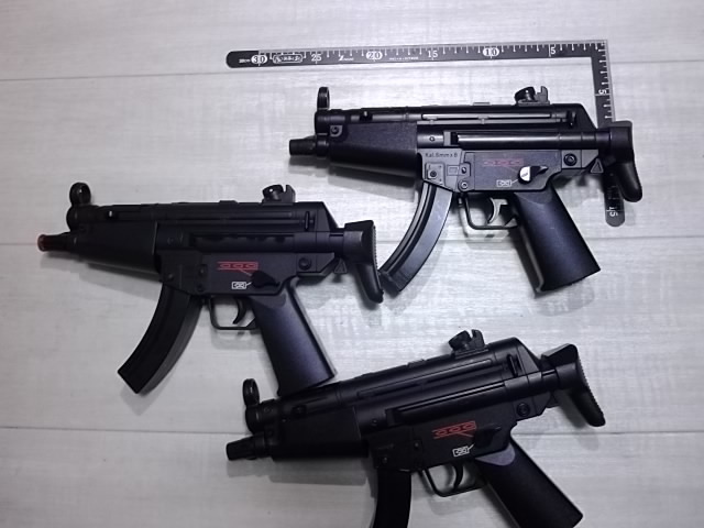 マルイ　ＭＰ５　ミニ電動ガン３丁セット　１０歳以上用　元箱取説、多弾マガジン付　単３電池４本使用　フルオート　ジャンク扱い_画像2