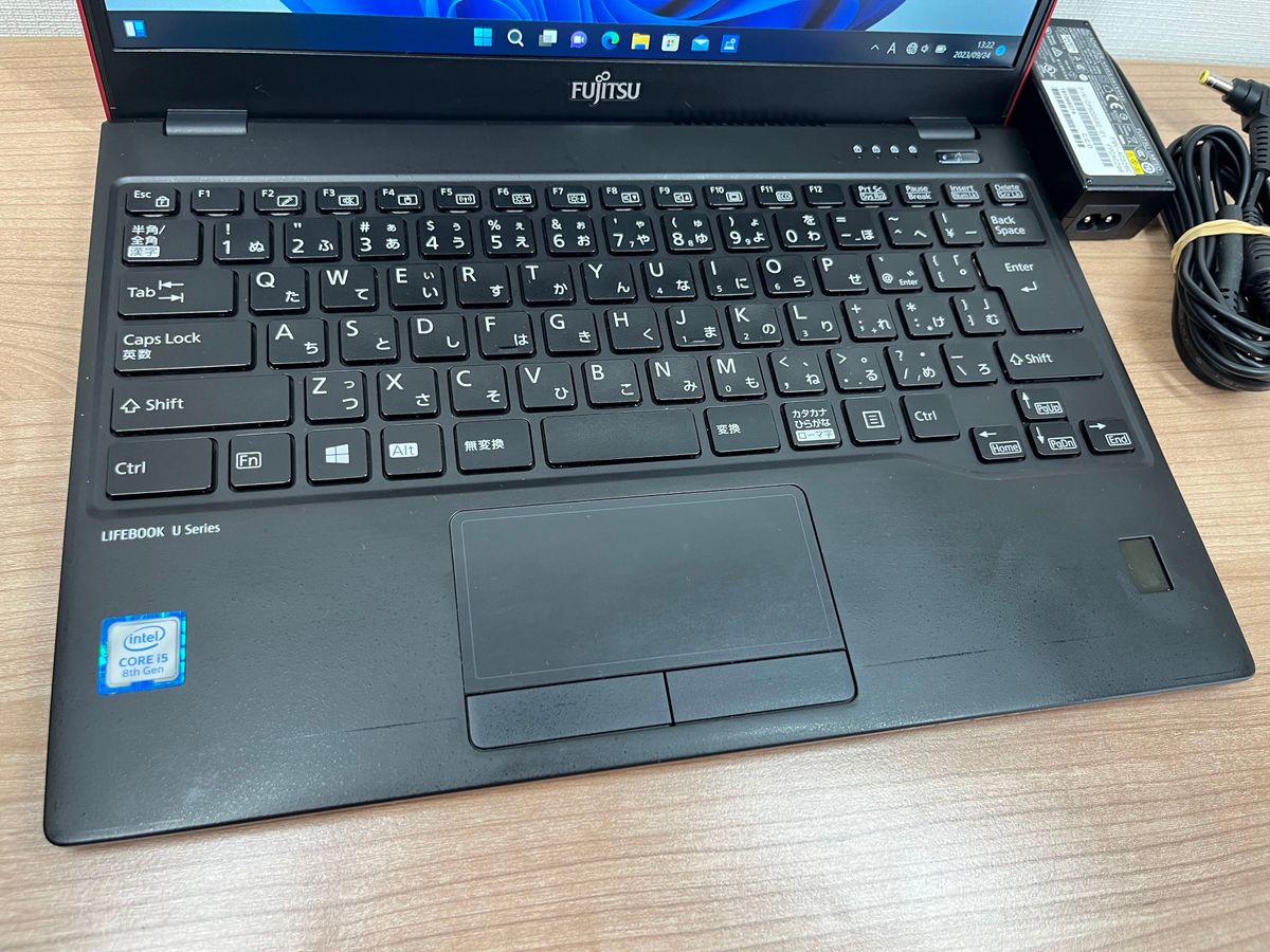 お買い得・希少赤色〉0919 富士通 LIFEBOOK U939/B８GB / SSD 256GB 第8.5世代 極軽量・極薄