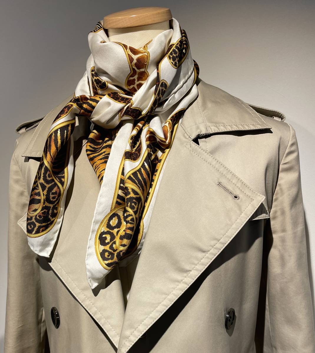 美品】GUCCI グッチ スカーフ シルク100% アニマル柄 ホース 美品】GUCCI グッチ スカーフ シルク100% アニマル柄 ホース