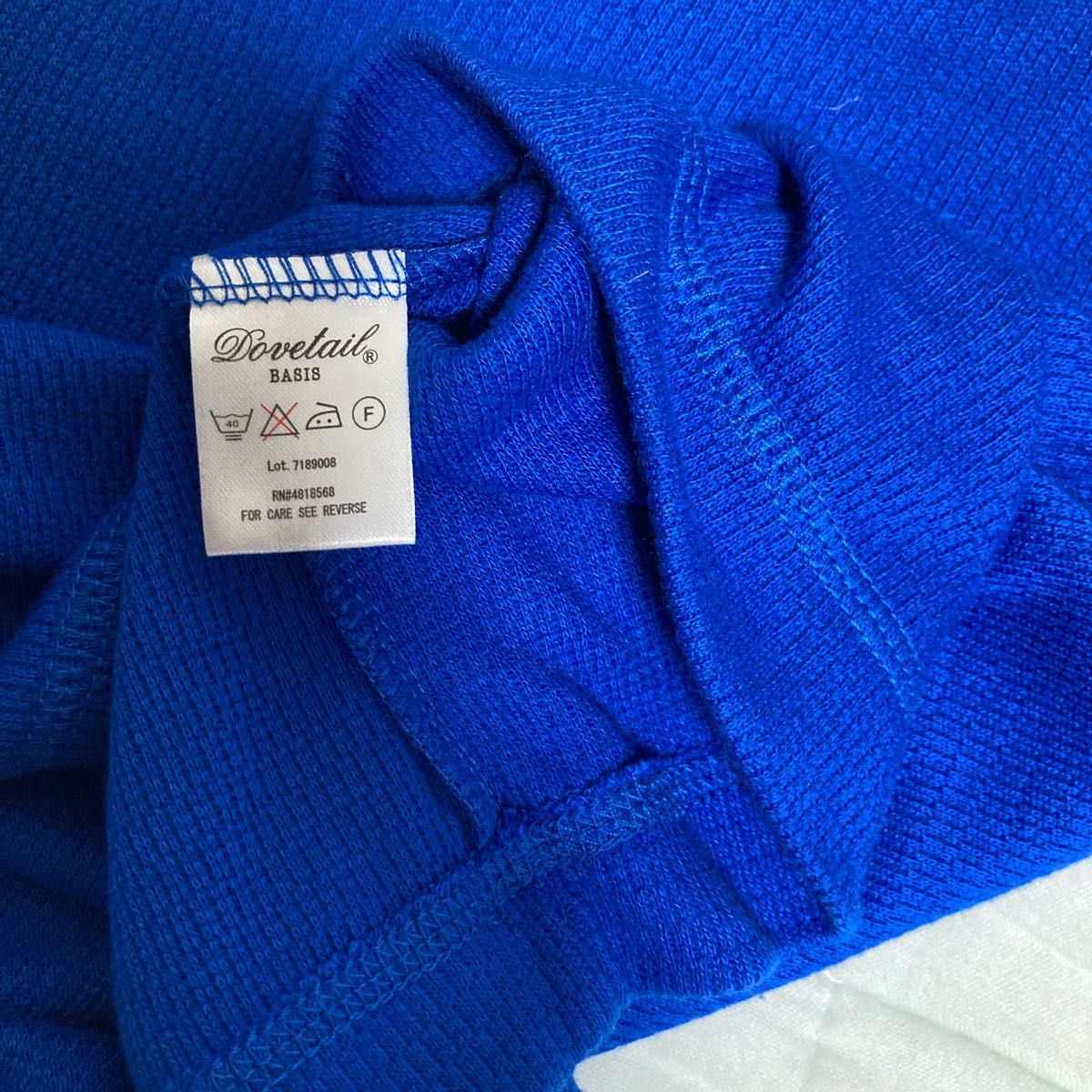 鮮やかなブルー　Tシャツ　サイズL 二の腕隠れる　キレイなラインです　2900円の品 ジーンズ専門店購入　