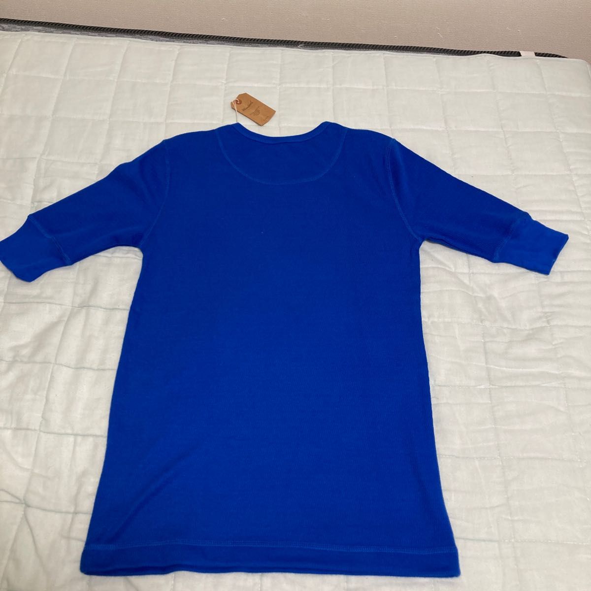 鮮やかなブルー　Tシャツ　サイズL 二の腕隠れる　キレイなラインです　2900円の品 ジーンズ専門店購入　