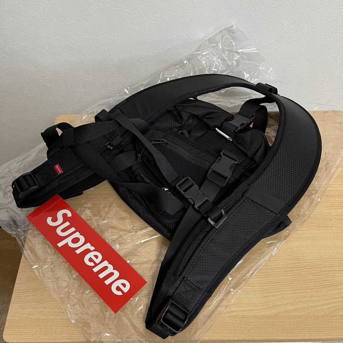 未使用 22ss Supreme Harness Waist Bag Black タグ、ステッカー付 Supreme Online ストア購入 黒 シュプリーム バッグ ウエストバッグ