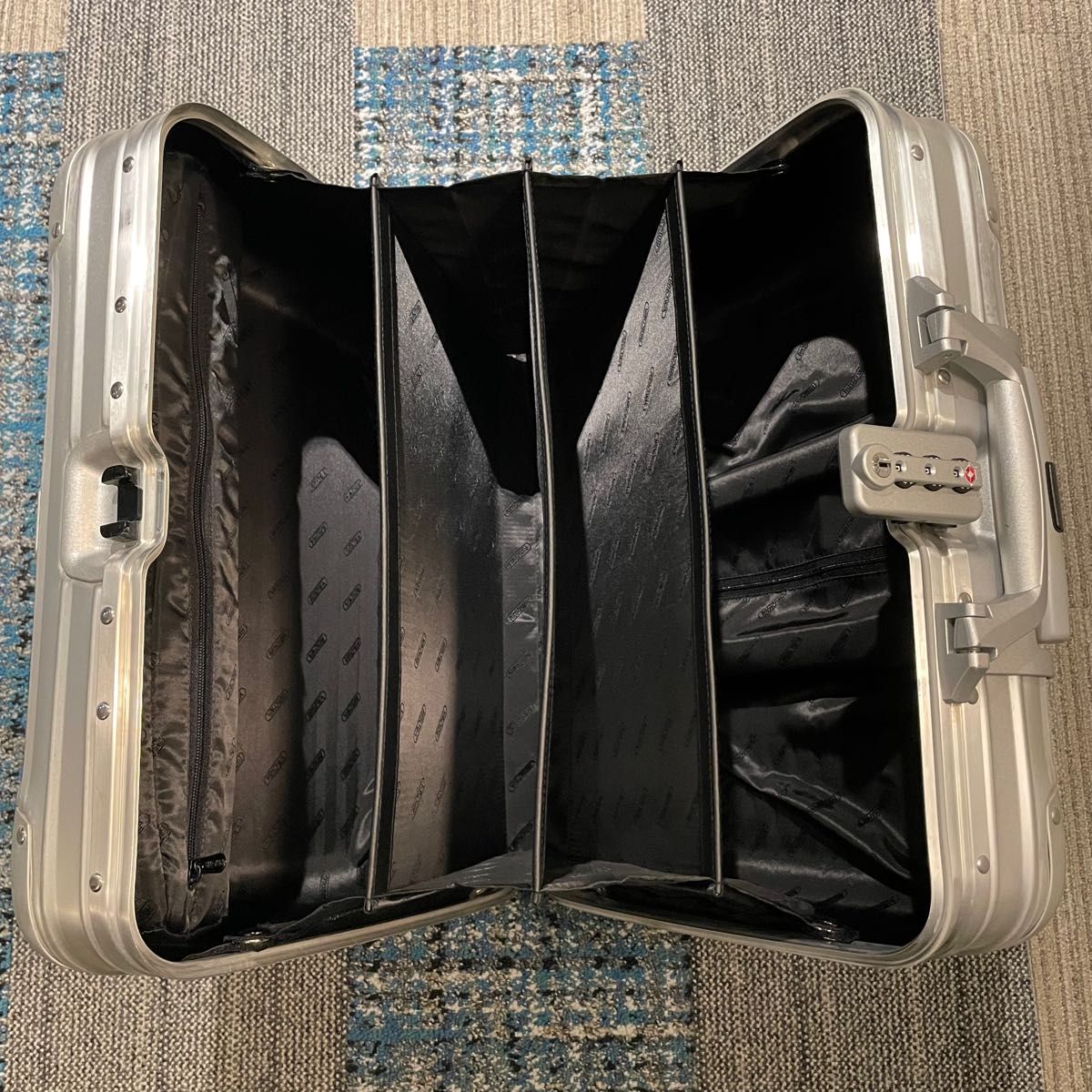リモワRIMOWA ビジネストローリー4輪|Yahoo!フリマ(旧PayPay リモワRIMOWA ビジネストローリー4輪|Yahoo!フリマ(旧PayPay