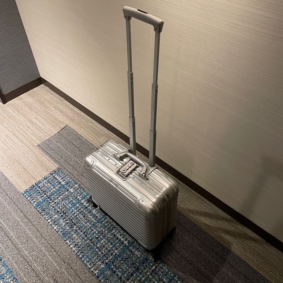 リモワRIMOWA ビジネストローリー4輪|Yahoo!フリマ(旧PayPay リモワRIMOWA ビジネストローリー4輪|Yahoo!フリマ(旧PayPay