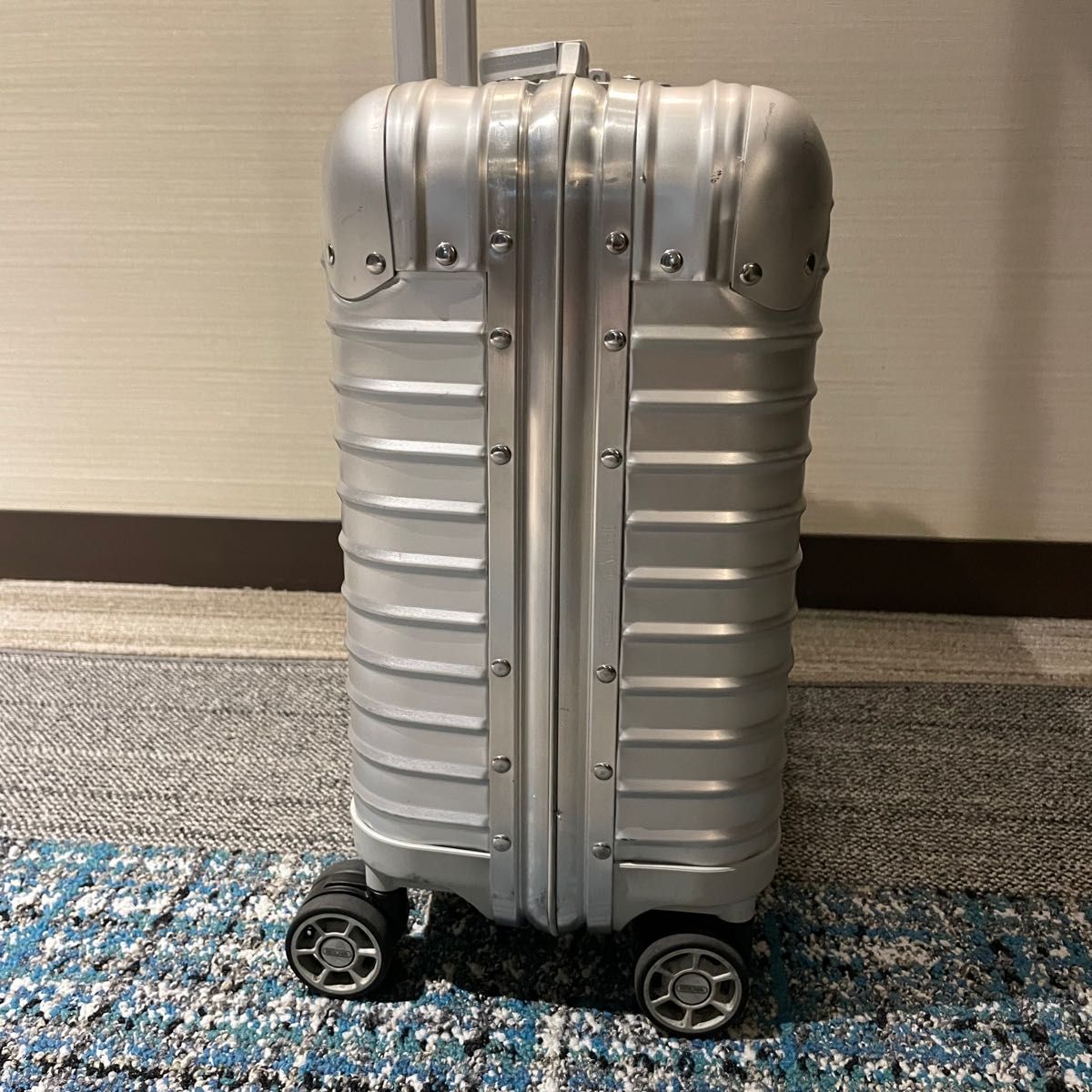 リモワRIMOWA ビジネストローリー4輪|Yahoo!フリマ(旧PayPay リモワRIMOWA ビジネストローリー4輪|Yahoo!フリマ(旧PayPay