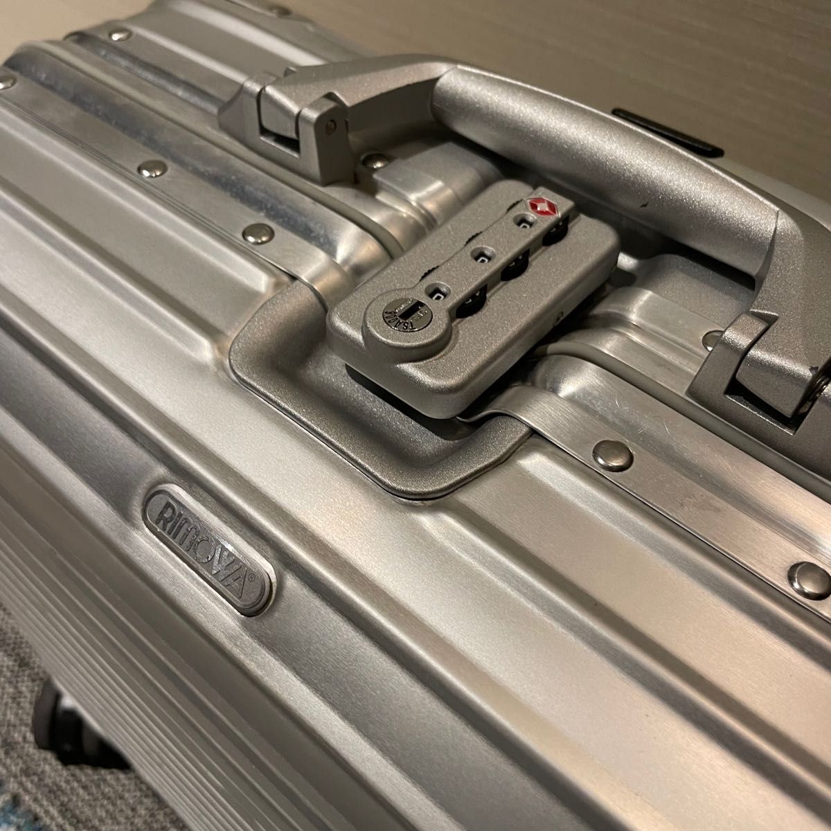 リモワRIMOWA ビジネストローリー4輪|Yahoo!フリマ(旧PayPay リモワRIMOWA ビジネストローリー4輪|Yahoo!フリマ(旧PayPay
