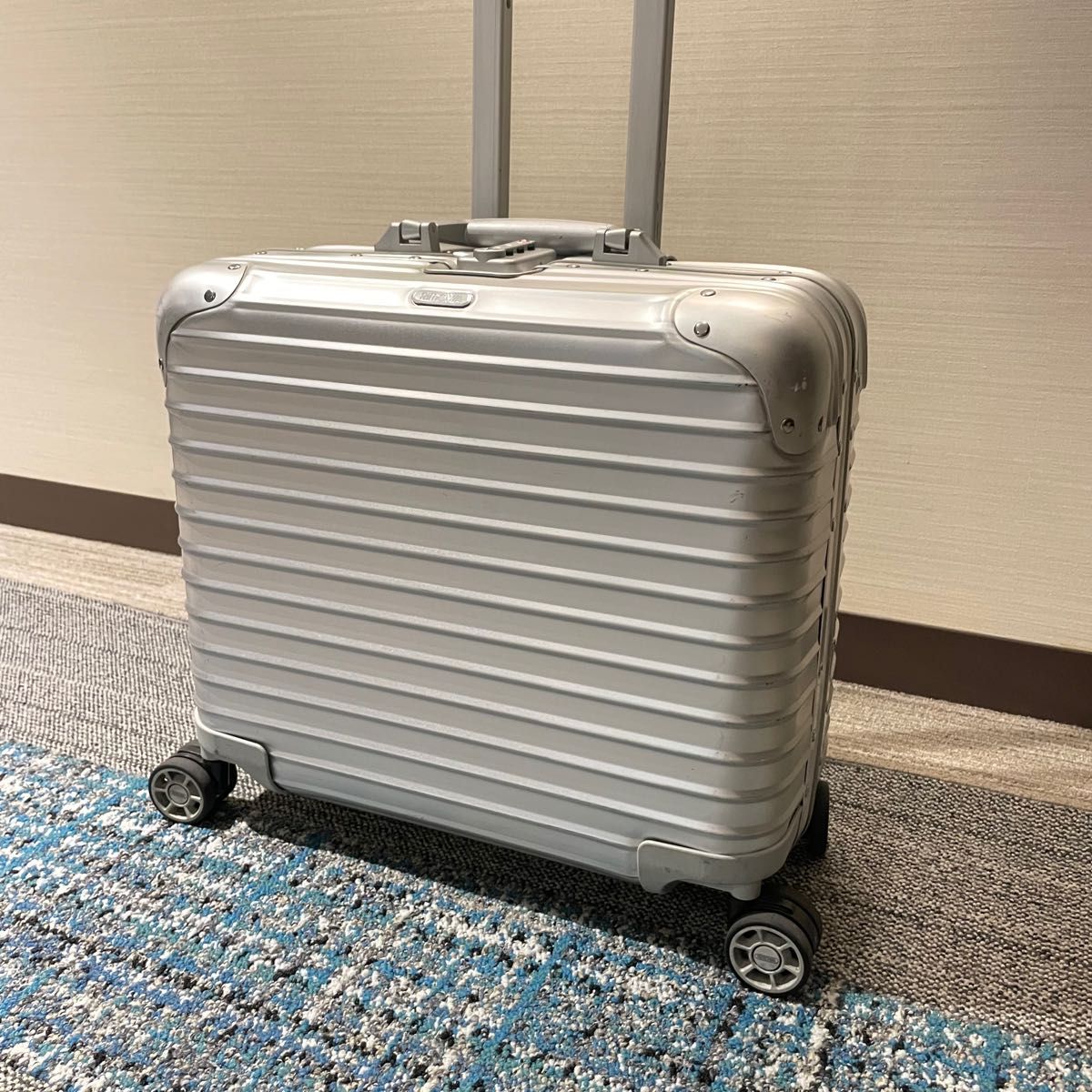 リモワRIMOWA ビジネストローリー4輪|Yahoo!フリマ(旧PayPay リモワRIMOWA ビジネストローリー4輪|Yahoo!フリマ(旧PayPay